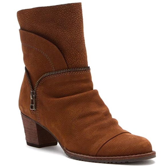 Vintage Cognac Distressed Leather Kitten Heel Boot - Picture 6 of 8